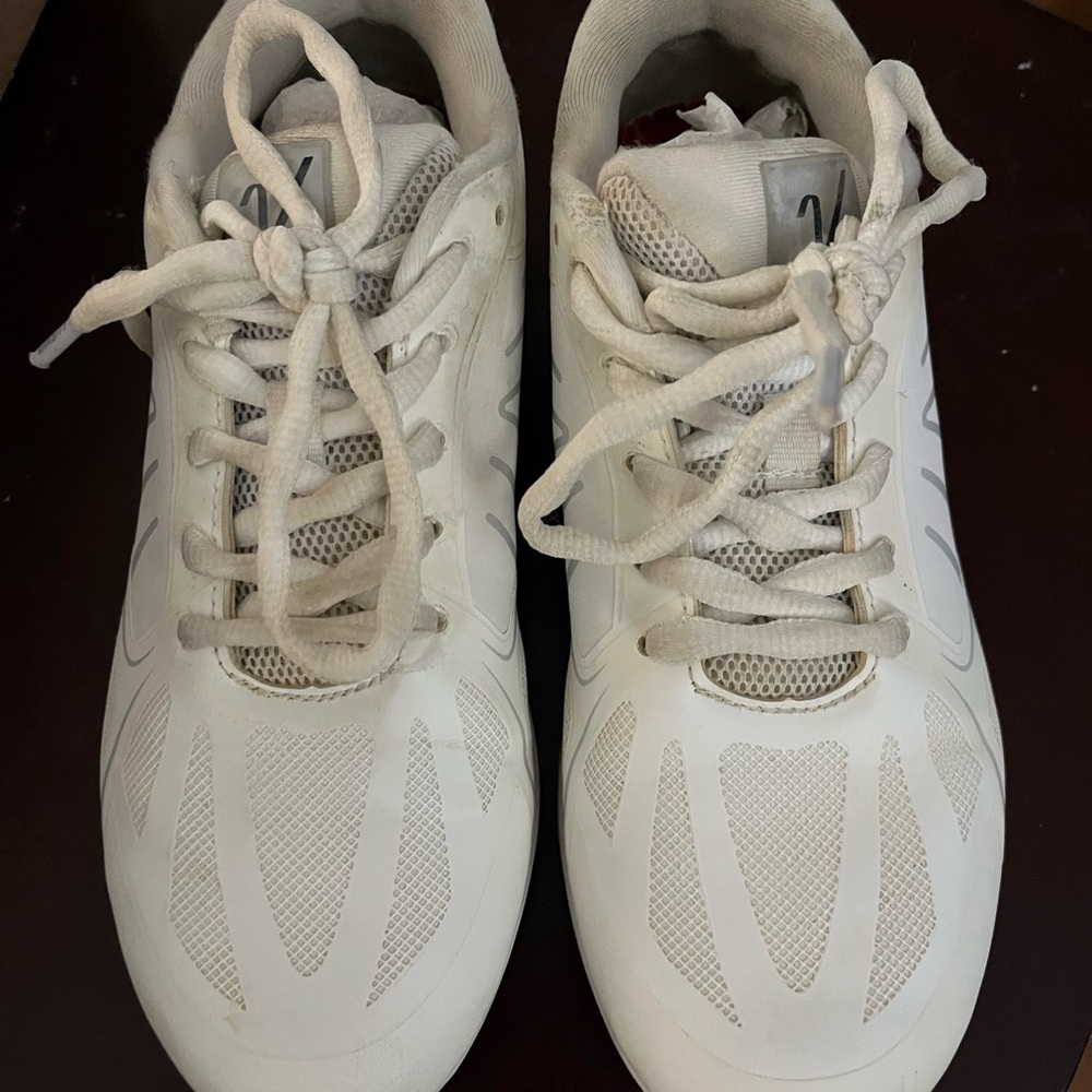 Varsity Miza White cheer shoes size 6
